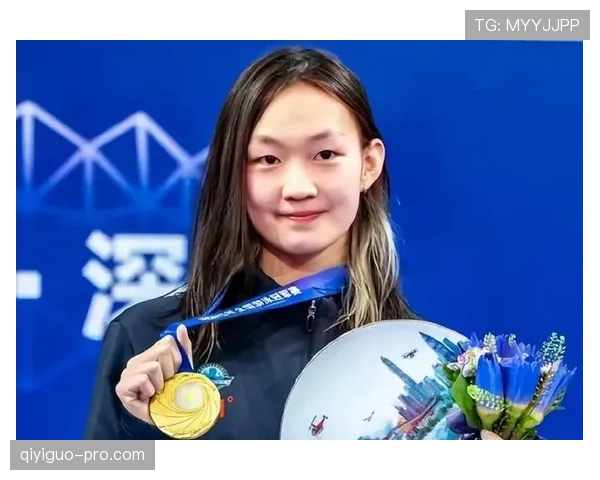 李冰洁训练完顺手买个包，我工资还没她零头多