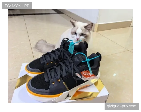 苏翊鸣家里堆满赞助商送的限量球鞋，自己却天天穿训练旧鞋出街