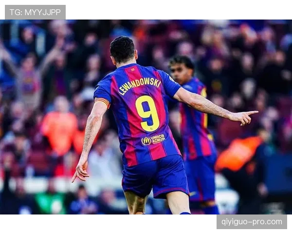 瓦伦西亚管理层决策争议持续影响，球队稳定性面临考验，赛季形势变化